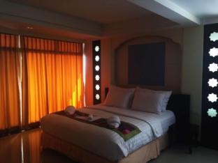 madame green forever