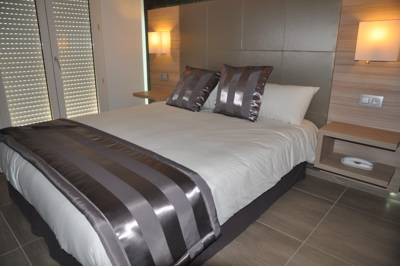 hotel lescale cote port