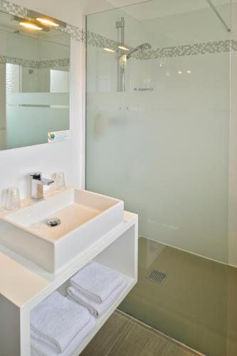 hotel lescale cote port