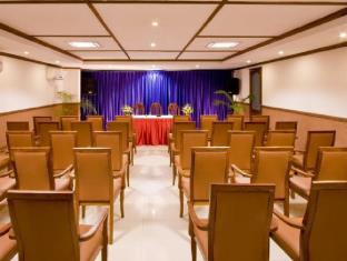 Aroma Classic Days,Fire Station Rd, Vanross Junction, Statue, Palayam, Thiruvananthapuram, Kerala 695001,3 star