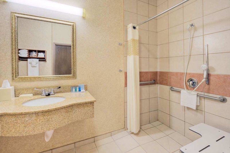 hampton inn and suites palmdale