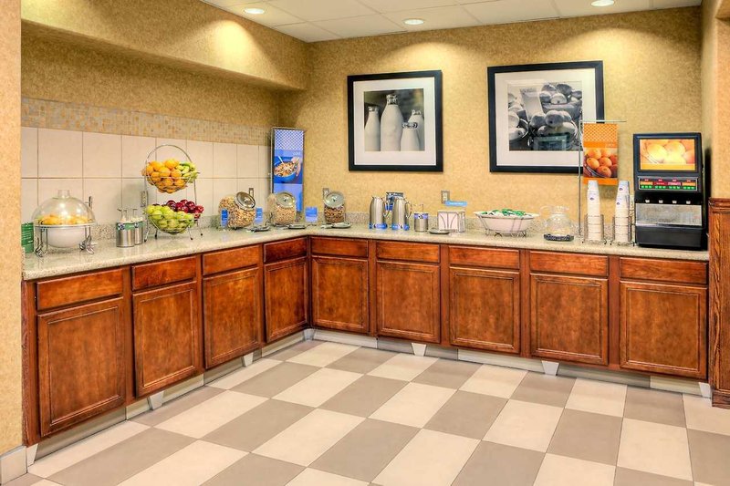 hampton inn and suites palmdale