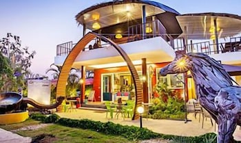 Full House Resort