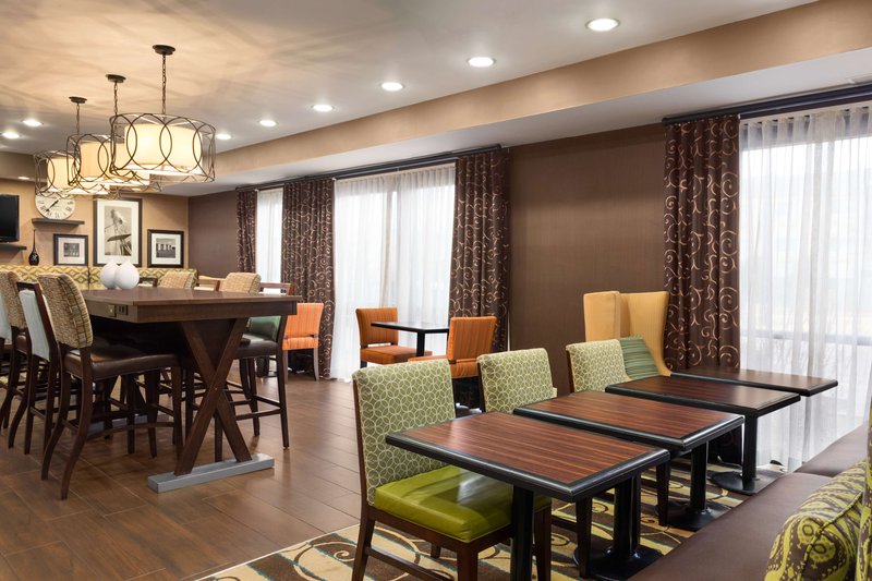 hampton inn wichita east