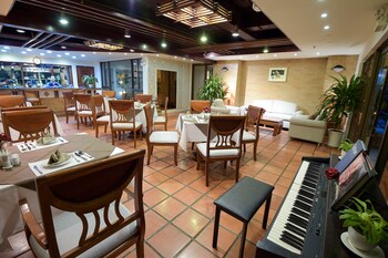 garden view court suites ho chi minh city