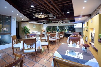 garden view court suites ho chi minh city