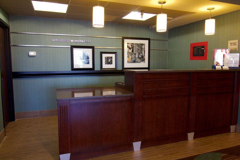 hampton inn winchester university mall area