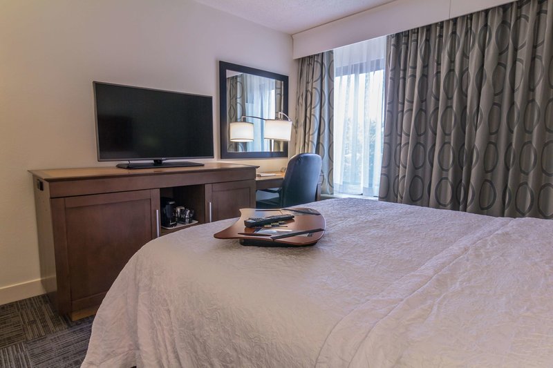 hampton inn winchester university mall area