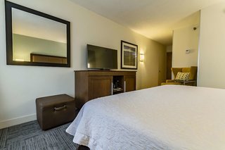 hampton inn winchester university mall area