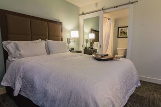 hampton inn winchester university mall area