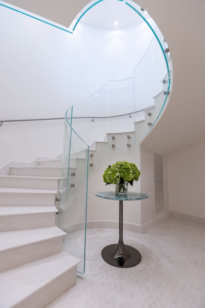 grotta palazzese beach hotel