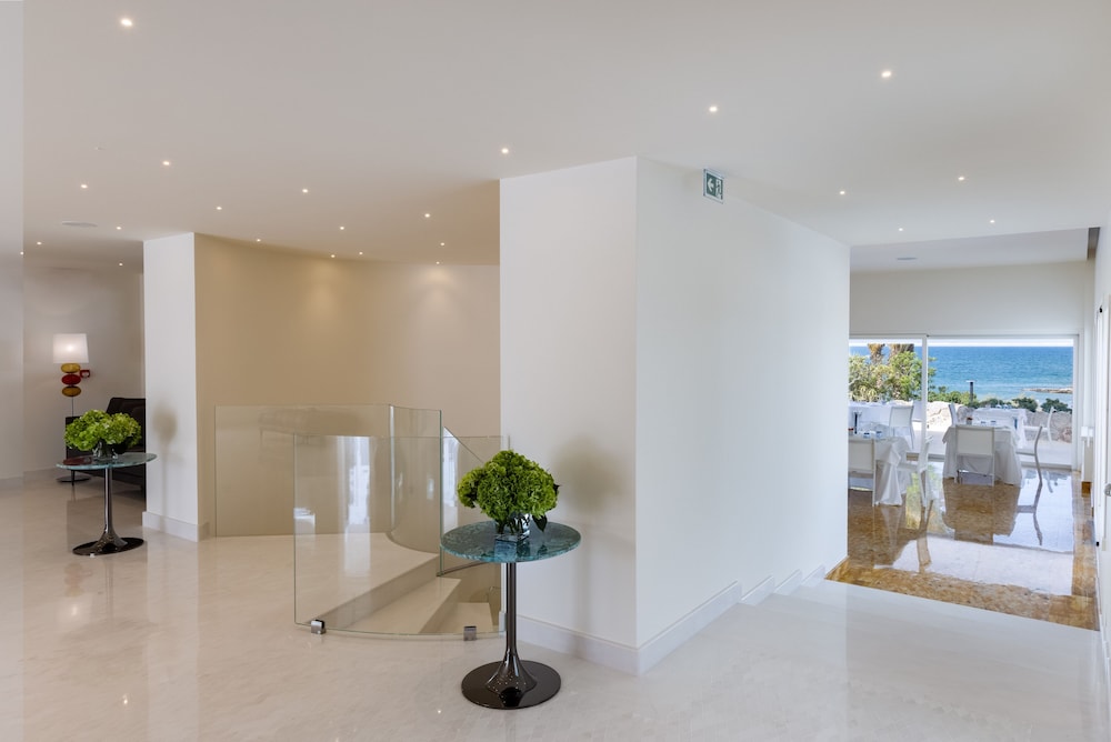 grotta palazzese beach hotel