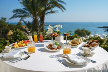 grotta palazzese beach hotel