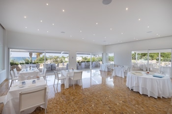 grotta palazzese beach hotel