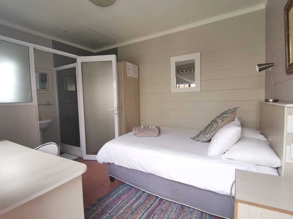 Rene's Guest House,,4 star