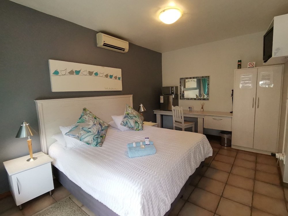 Rene's Guest House,,4 star