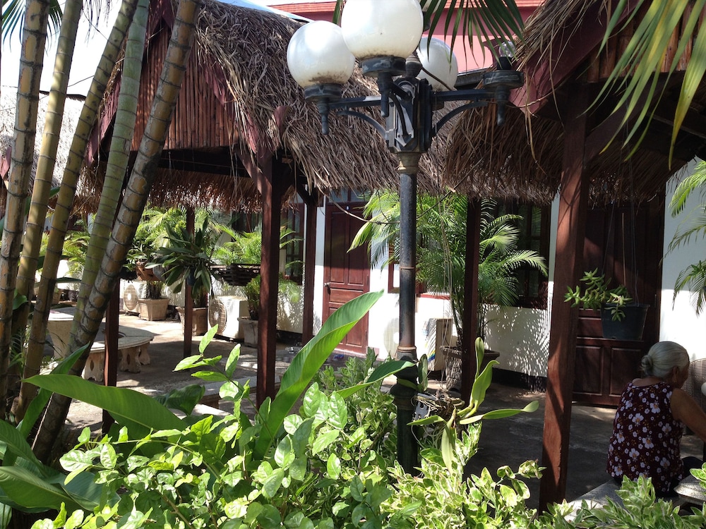 villa sisavad guesthouse