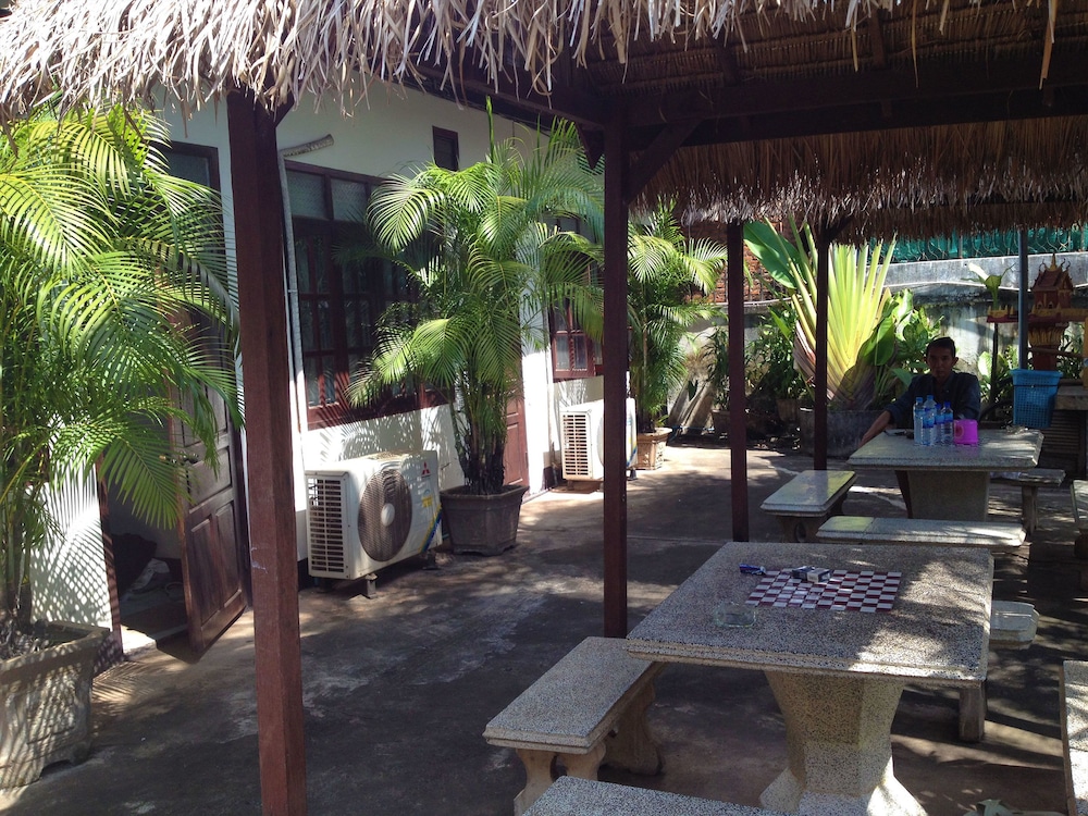 villa sisavad guesthouse