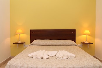 Brisas Del Lago Apartamentos,Near Termas De Colón,3 star