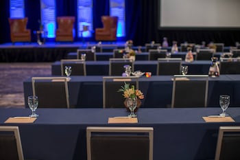 renaissance columbus downtown hotel