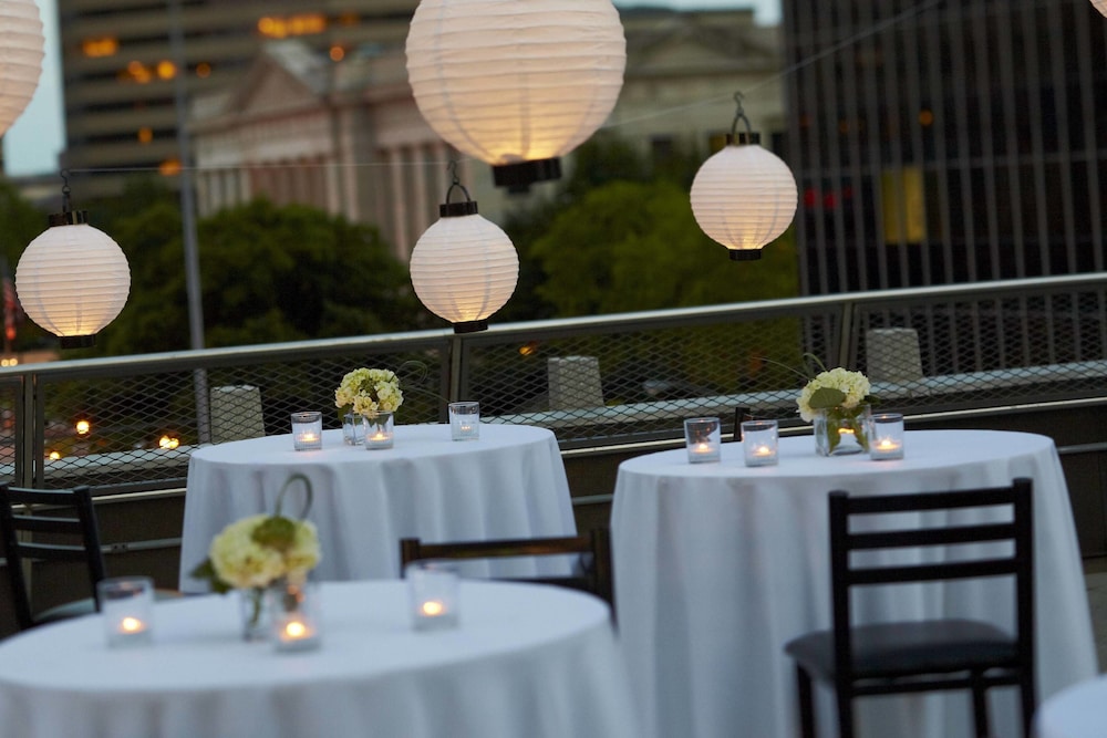 renaissance columbus downtown hotel
