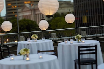 renaissance columbus downtown hotel