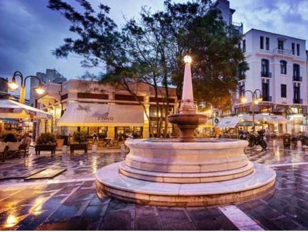 colors central ladadika