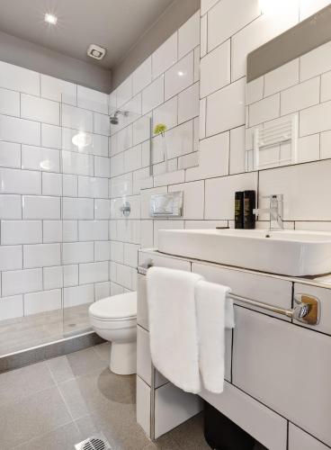 colors central ladadika