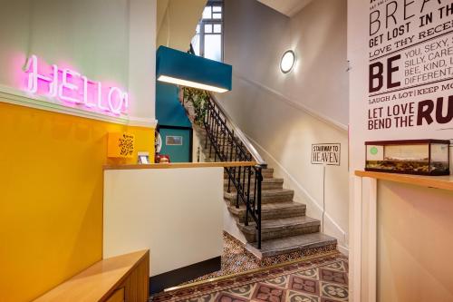 colors central ladadika