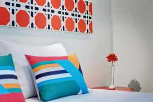 colors central ladadika