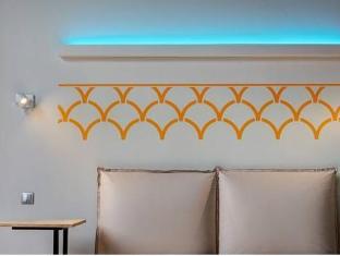 colors central ladadika