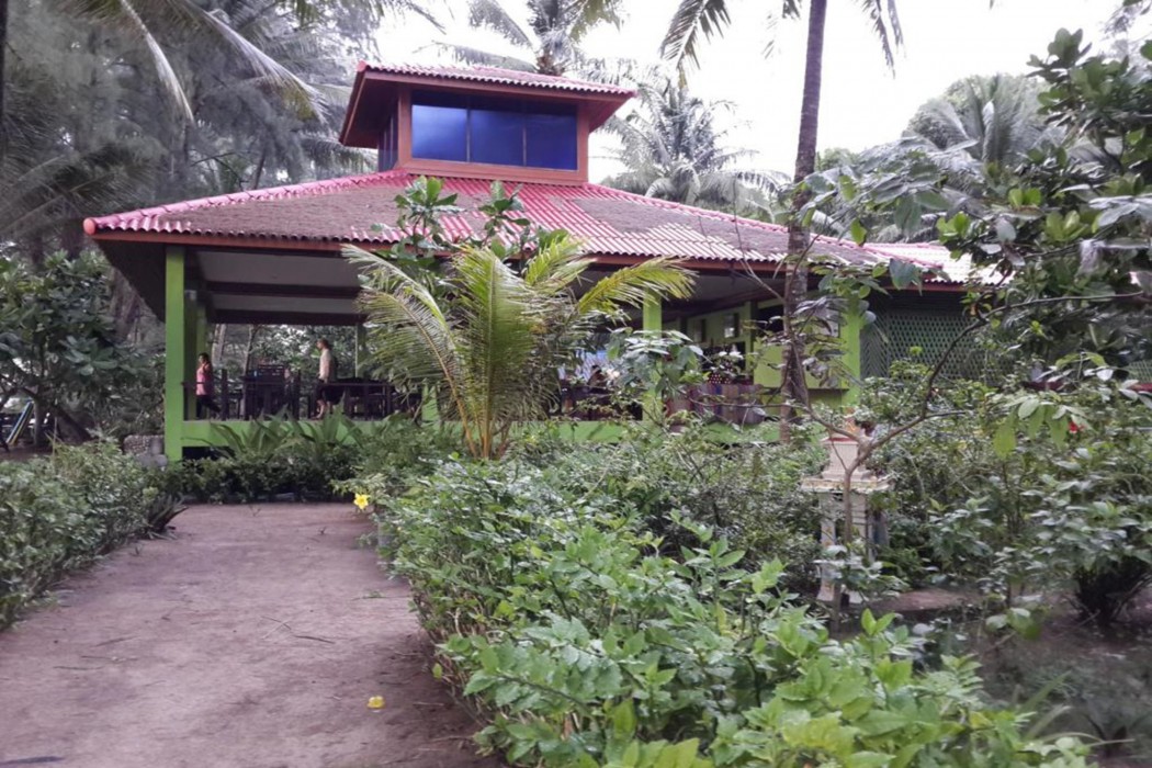 phayam coconut beach resort