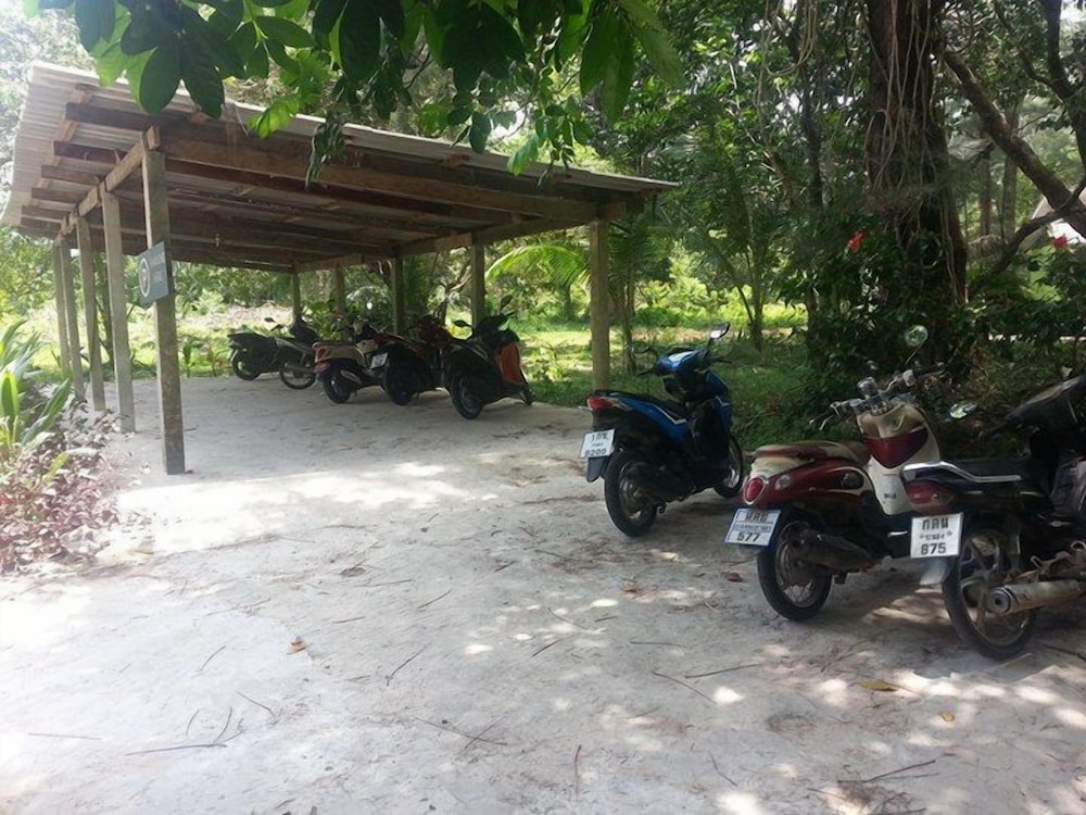 phayam coconut beach resort