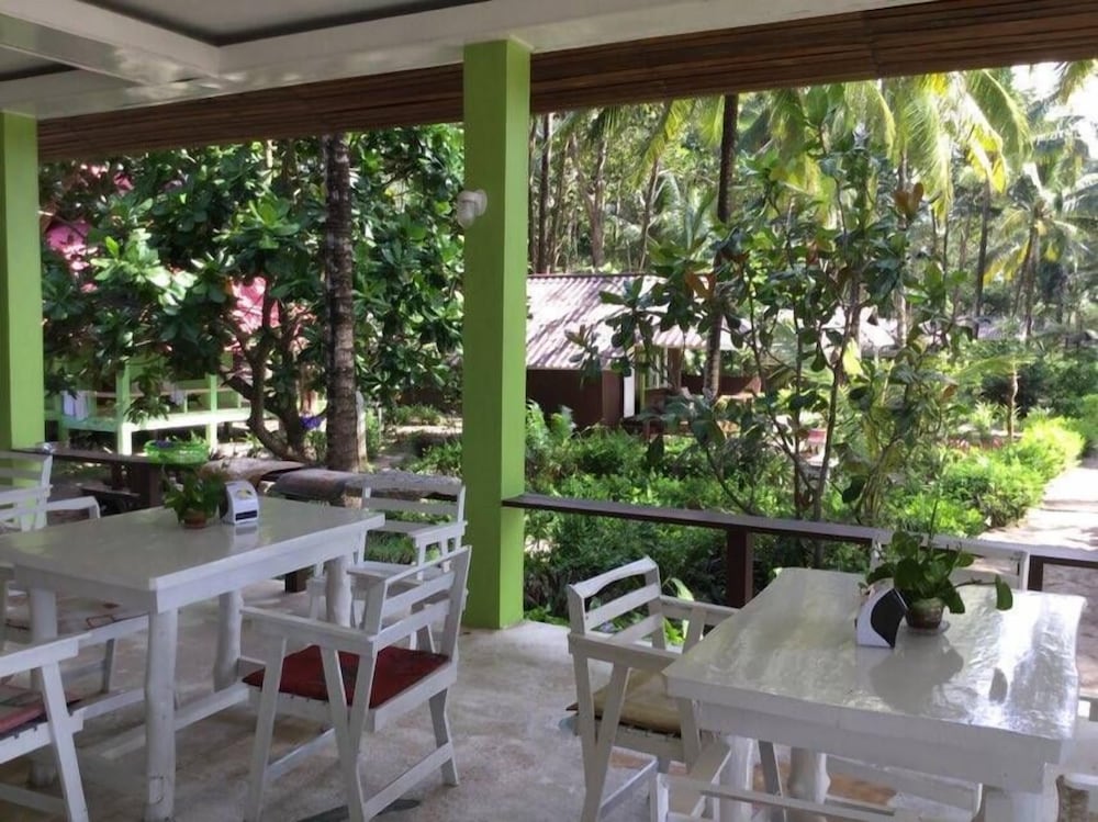 phayam coconut beach resort