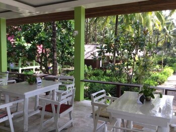 phayam coconut beach resort