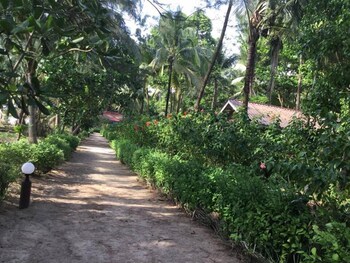 phayam coconut beach resort