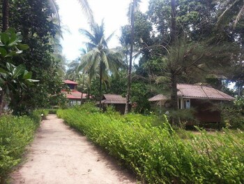 phayam coconut beach resort