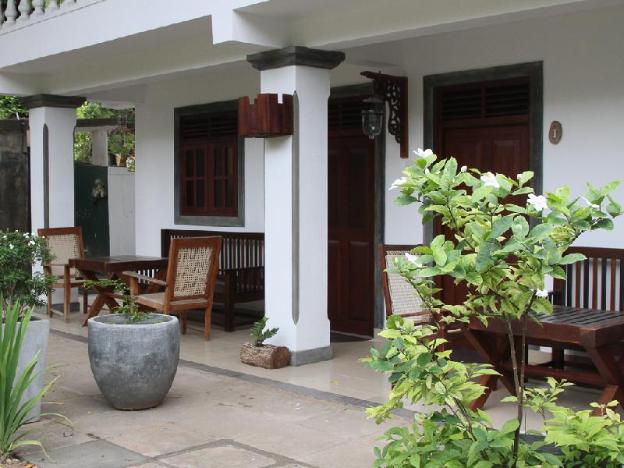 happy banana hotel and restaurant