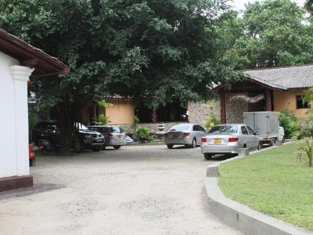 happy banana hotel and restaurant