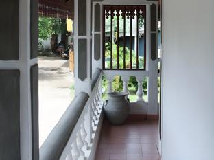 happy banana hotel and restaurant