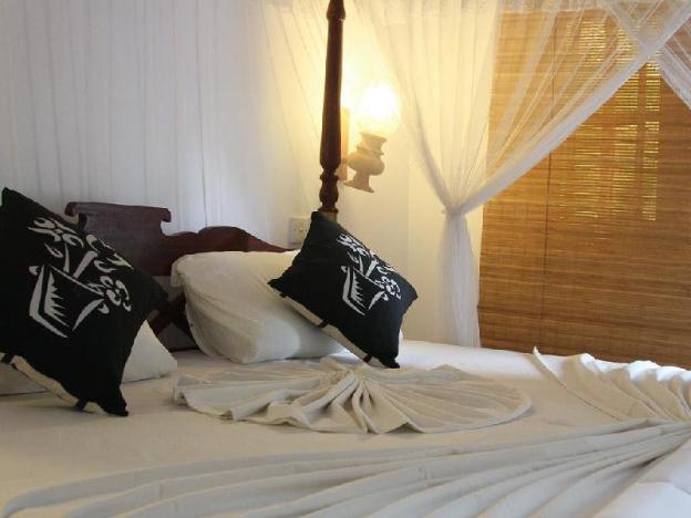 happy banana hotel and restaurant