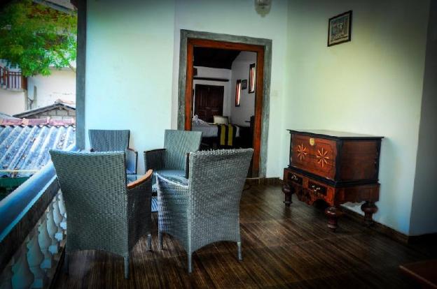 happy banana hotel and restaurant