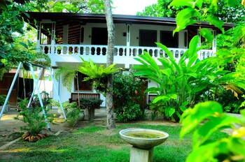happy banana hotel and restaurant