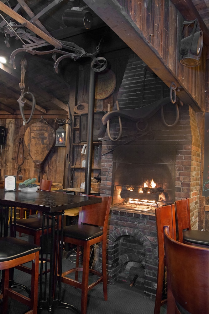 concords colonial inn