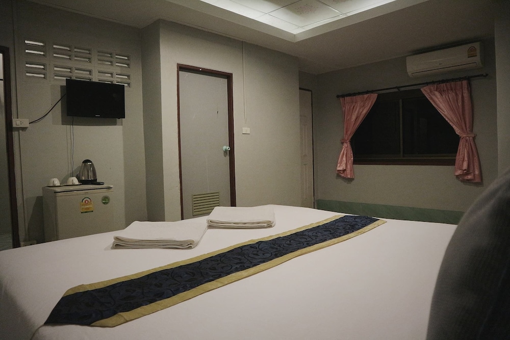 marina hut guest house