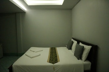 marina hut guest house