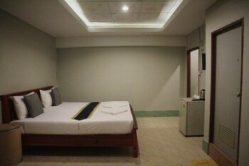 marina hut guest house