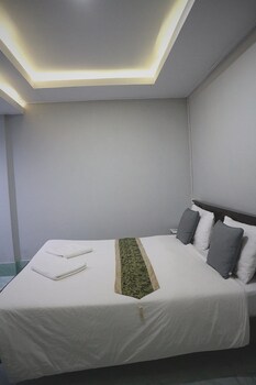 marina hut guest house