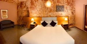 Desert Cave Hotel,Flinders Ranges And Outback>>Coober Pedy,4 star