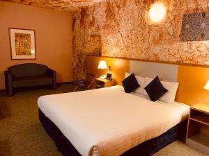 Desert Cave Hotel,Flinders Ranges And Outback>>Coober Pedy,4 star